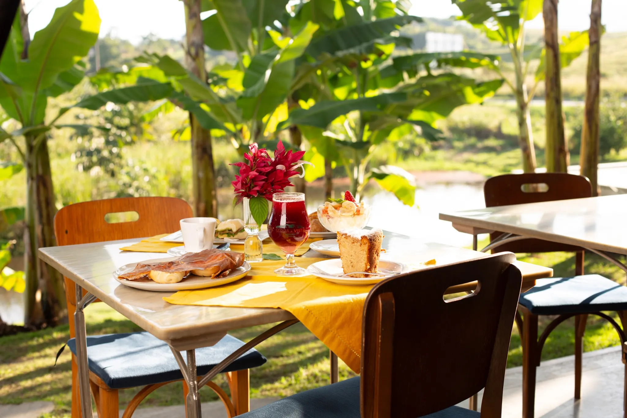 Caf&eacute; da manh&atilde; no Emp&oacute;rio Serra &Agrave; Vista, pr&oacute;ximo a pindamonhangaba